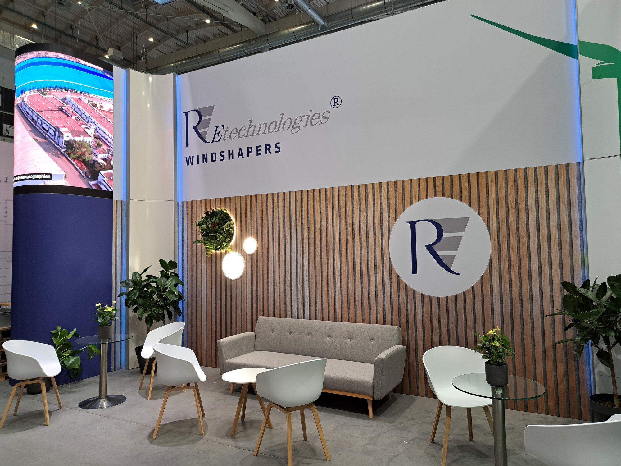 Customised exhibition stand for RE Technologies GmbH at Windenergy 2024 in Hamburg 3